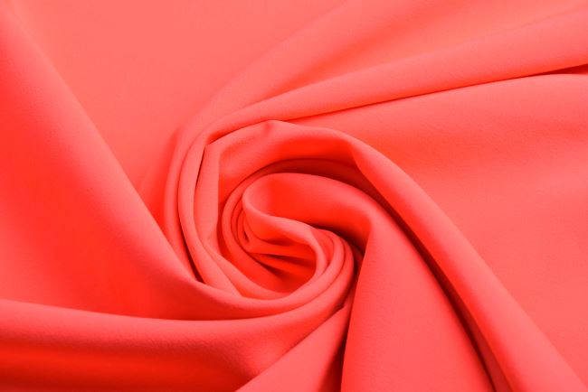 Tkanina na elastyczne spodnie/kurtki sportowe w kolorze jasnego różu DEC005