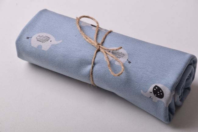 Rolka z dzianiny bawełnianej w niebieskim kolorze z nadrukiem słoni RO19565/006