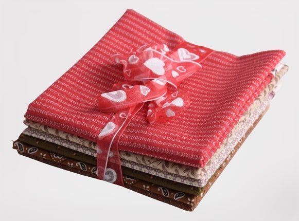 Zestaw tkanin bawełnianych na patchwork z kolekcji Rosewood o wielkości 50x50cm BRW01