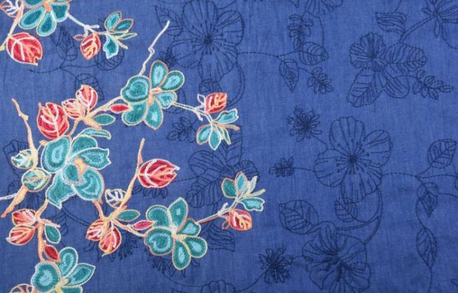 Dżins niebieski z haftowaną kolorową bordiurą i kwiatami 13012/003