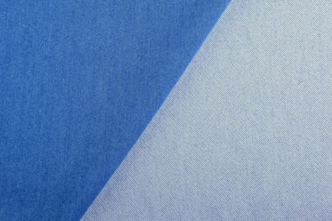 Wyjątkowo elastyczny dżins w kolorze jasnoniebieskim 0626/052