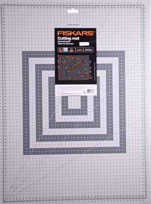 Mata do cięcia tkanin Fiskars 1003895 (2)
