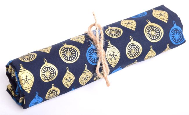 Rolka świątecznej bawełny w kolorze niebieskim z nadrukowanymi ornamentami RO18734/008