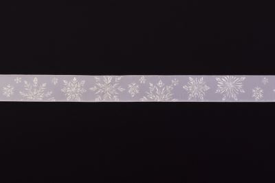 Satynowa wstążka świąteczna w kolorze białym z wzorem płatków śniegu 15 mm I-TM0-XC230317- (1)