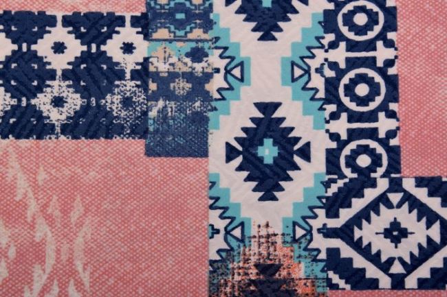 Tkanina kostiumowa różowa z azteckim patchworkowym wzorem 2033/012