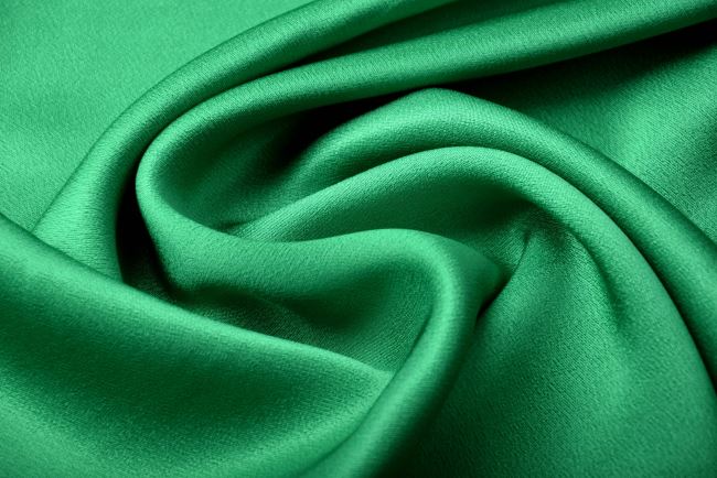 Tkanina wiskozowa w kolorze zielonym z połyskiem Q1047