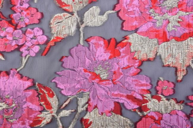 Luksusowa tkanina kostiumowa różowa z kwiatowym błyszczącym wzorem 11047/015