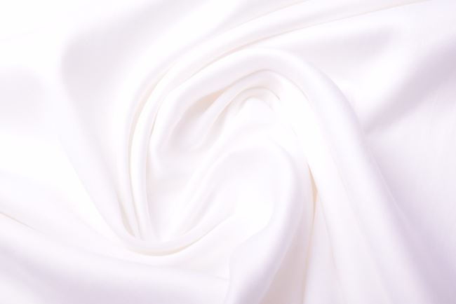 Cupro z dodatkiem wiskozy w kolorze białym Q1181