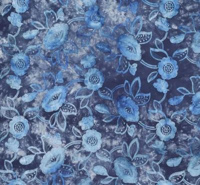Tkanina bawełniana o wyglądzie batiku z plastycznym wzorem haftowanych kwiatów 22914/650