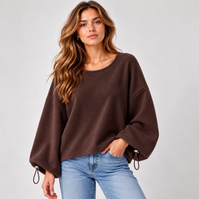 Sweter w kolorze brązowym z rękawami typu nietoperz ITA-SV06