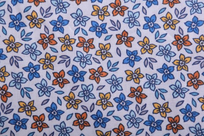 Popelina w kolorze jasnoniebieskim z ozdobnym nadrukiem kwiatów 19430/002