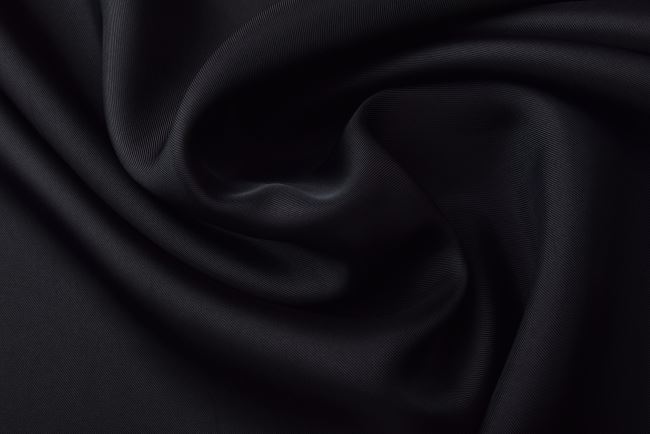 Cupro w kolorze czarnym z połyskiem Q11448-002