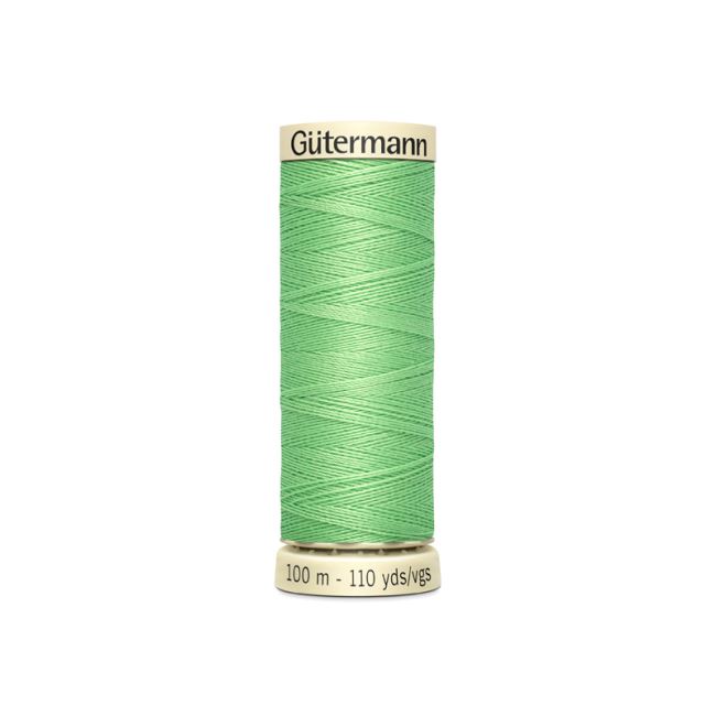 Uniwersalna nić szwalnicza Gütermann w kolorze zielonym 154