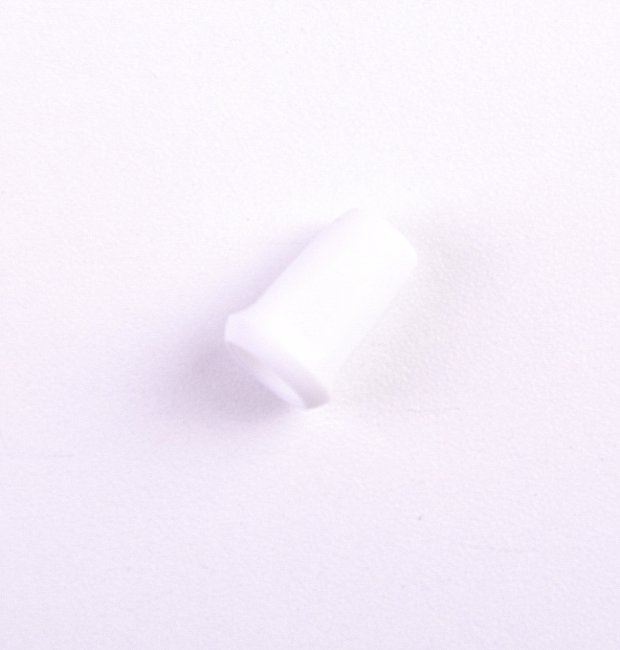 Plastikowa nakładka na sznurek w kolorze białym K-B10-1480-101