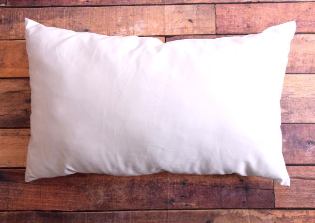 Bawełniana poduszka z wypełnieniem w rozmiarze 50x30 cm POV2