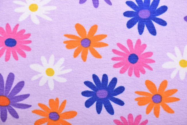 Dzianina bawełniana w kolorze jasnofioletowym z nadrukiem kwiatowym 19630/043