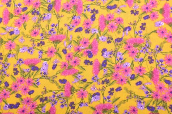 Tkanina wiskozowa musztardowa z nadrukiem kolorowych kwiatów 132.641.5011