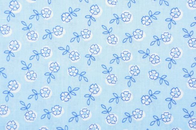 Tkanina bawełniana jasnoniebieska z nadrukiem kwiatów11132/003