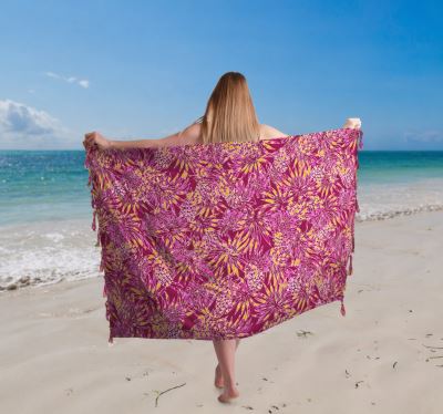 Pareo/sarong w kolorze fuksji z nadrukiem roślin tropikalnych BALI242