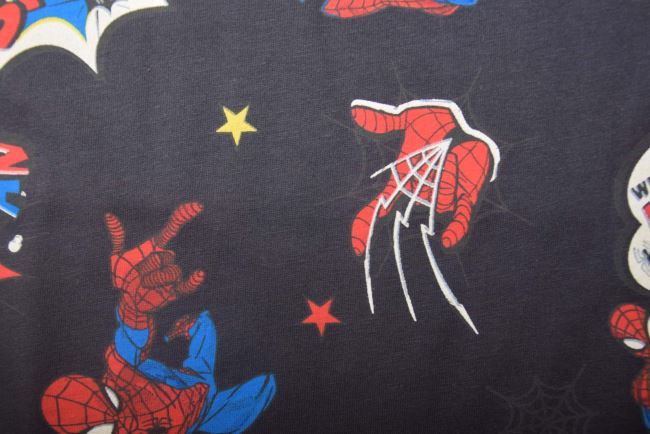 1 m dzianiny bawełnianej w kolorze ciemnoszarym z nadrukiem Spider-Mana DS-KUP155
