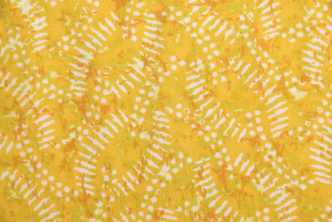 Tkanina wiskozowa żółta z nadrukiem ornamentów 18901/570