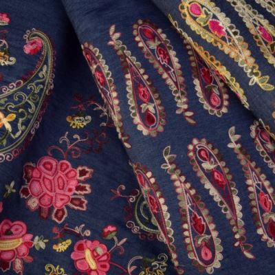 Haftowany dżins w stylu boho