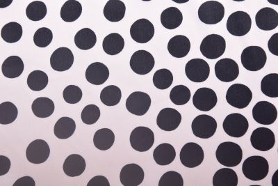 Wiskoza w kolorze kremowym z nadrukiem w kropki TF182