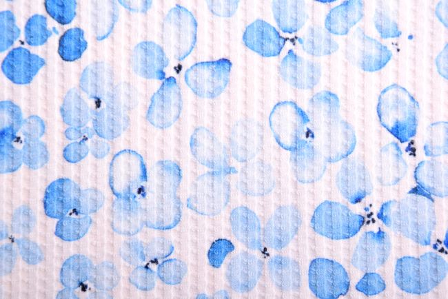 Tkanina waflowa kremowa z cyfrowym nadrukiem niebieskich  kwiatów 185007