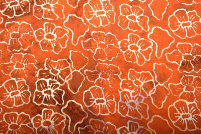 Pareo/sarong z nadrukiem kwiatów batikowych BALI157 (4)