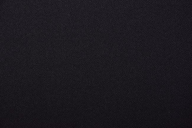 Tkanina kostiumowa w kolorze czarnym kreszowana TI411