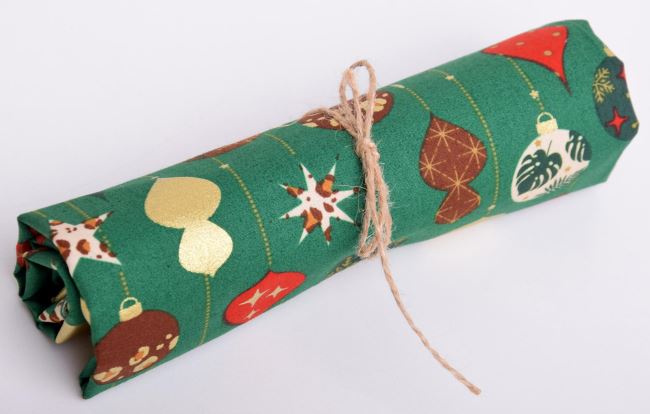 Rolka świątecznej bawełny zielona z nadrukiem bombek RO18706/025