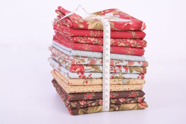 Zestaw tkanin bawełnianych na patchwork z kolekcji Rosewood o wielkości 50x50cm BRW01