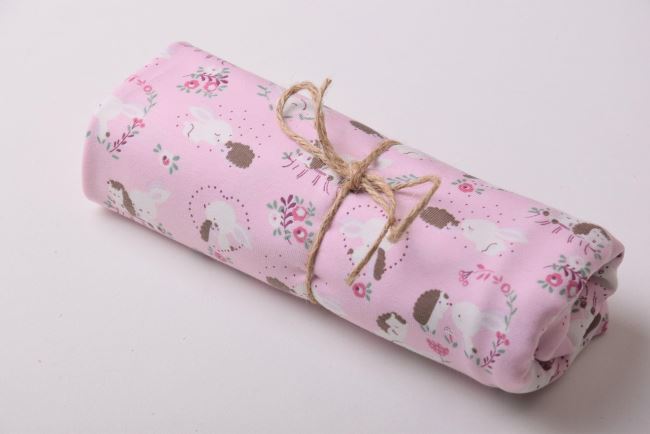 Rolka z dzianiny bawełnianej w różowym kolorze z nadrukiem zwierzątek RO19558/012