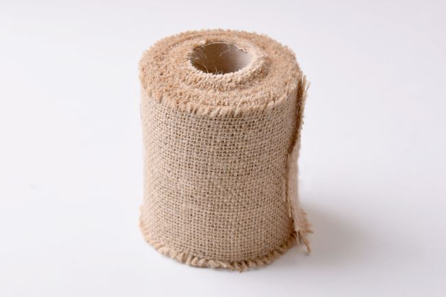 Wstążka jutowa w naturalnym kolorze 10 cm 06317