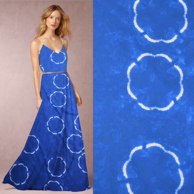 Bawełniana tkanina sukienkowa niebieska z batikowym wzorem TF1035