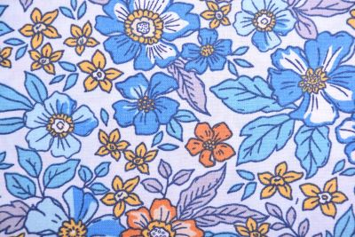 Biała popelina z nadrukiem kwiatowym 19429/002