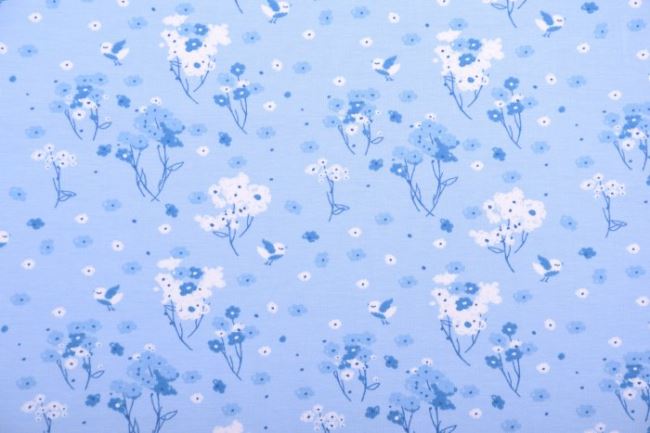 Dzianina bawełniana jasnoniebieska z nadrukiem kwiatów 04567/003