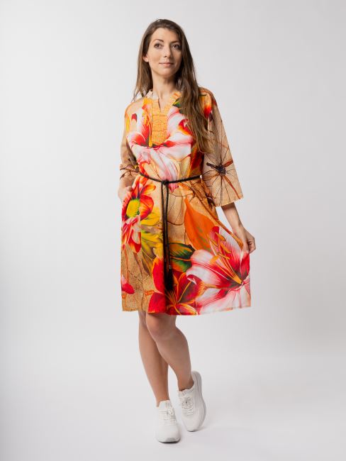 Letnia luźna sukienka z nadrukiem w kwiaty i motyle SAT30
