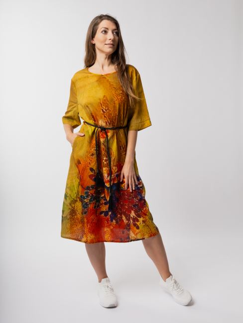 Letnia luźna sukienka w kolorze oliwkowym z kwiatowym nadrukiem SAT24