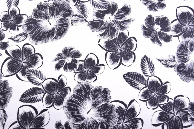 Biały materiał kostiumowy w czarne kwiaty MOR011