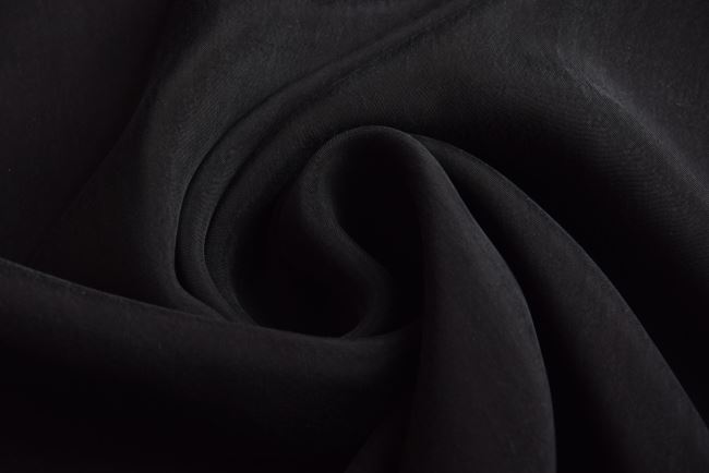 Cupro z domieszką bawełny w kolorze czarnym o aksamitnej powierzchni QT005